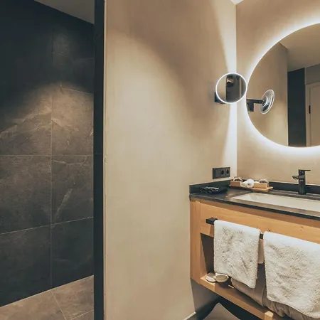 - Boutique 4*