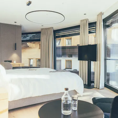 - Boutique Szálloda